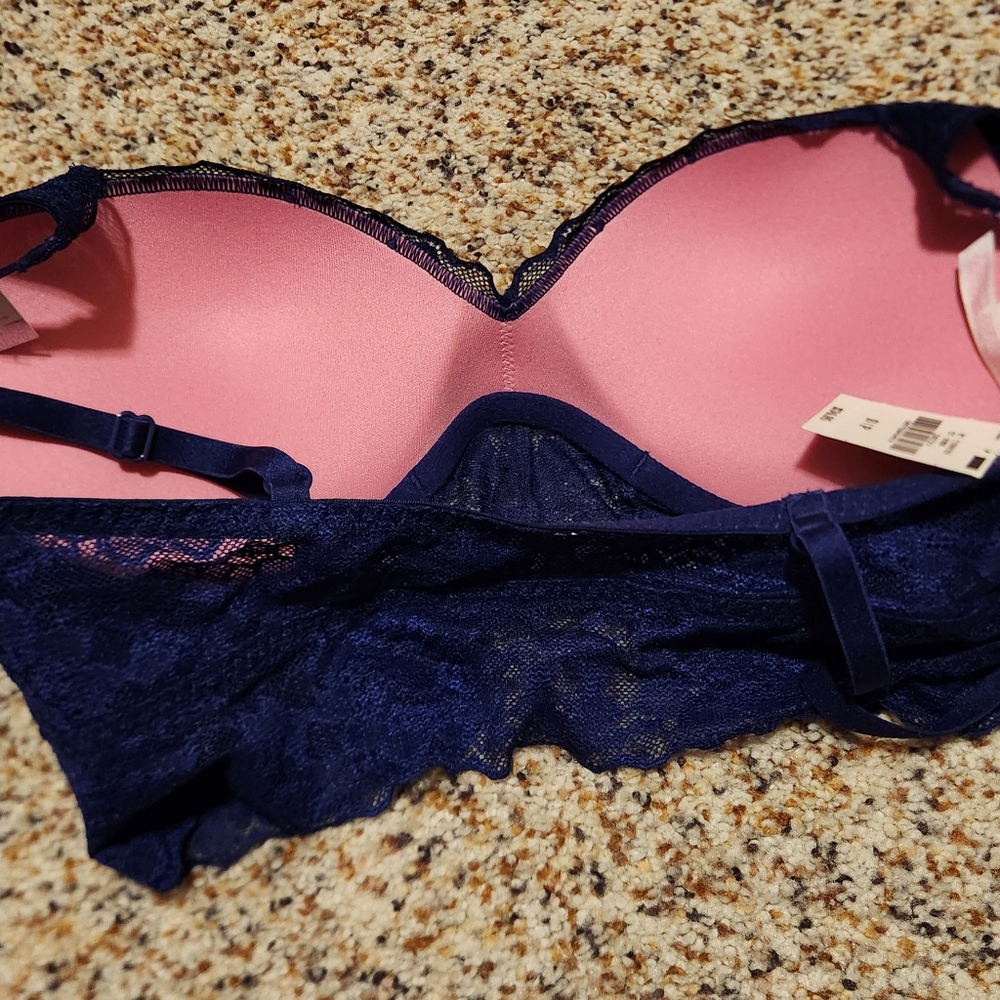 NEW VS PINK BRA - SIZE SMALL - Picture 2 of 3